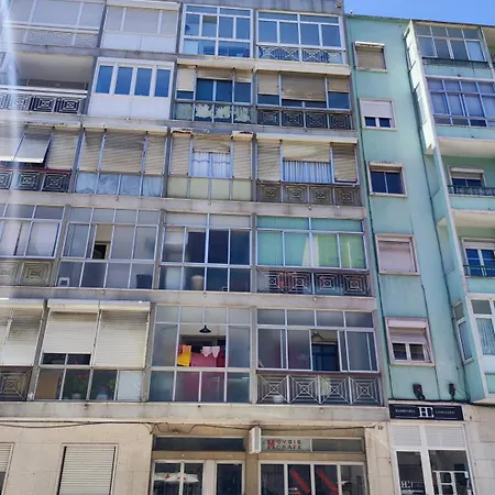 Lisbon, With Ac In Penha De Franca, Lägenhet