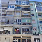 Lisbon, With Ac In Penha De Franca, Appartamento